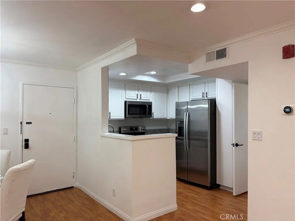 Photo of 22100 Burbank #106 A, Woodland Hills, CA 91367 (MLS # SR26018629)
