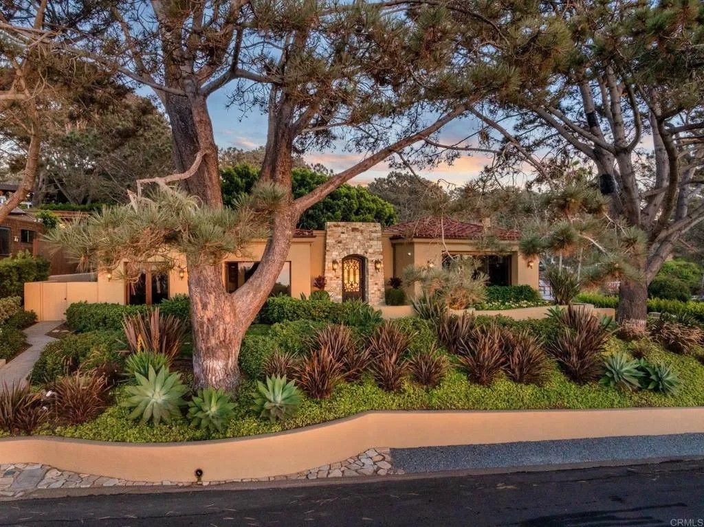 Photo of 271 Ocean View Avenue, Del Mar, CA 92014 (MLS # NDP2601968)