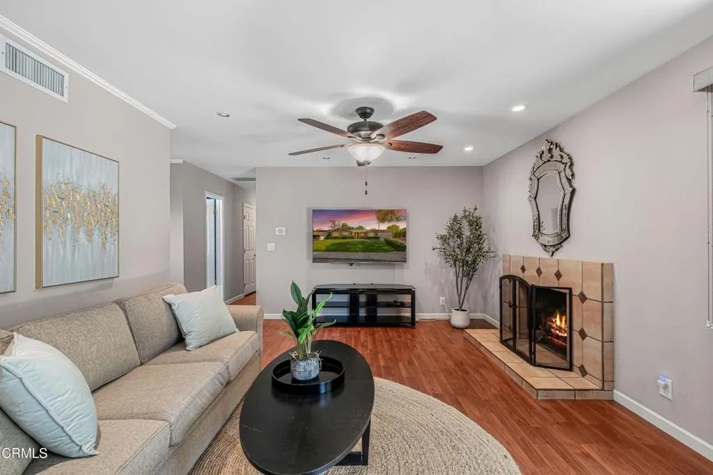 1485 E Avenida De Los Arboles
