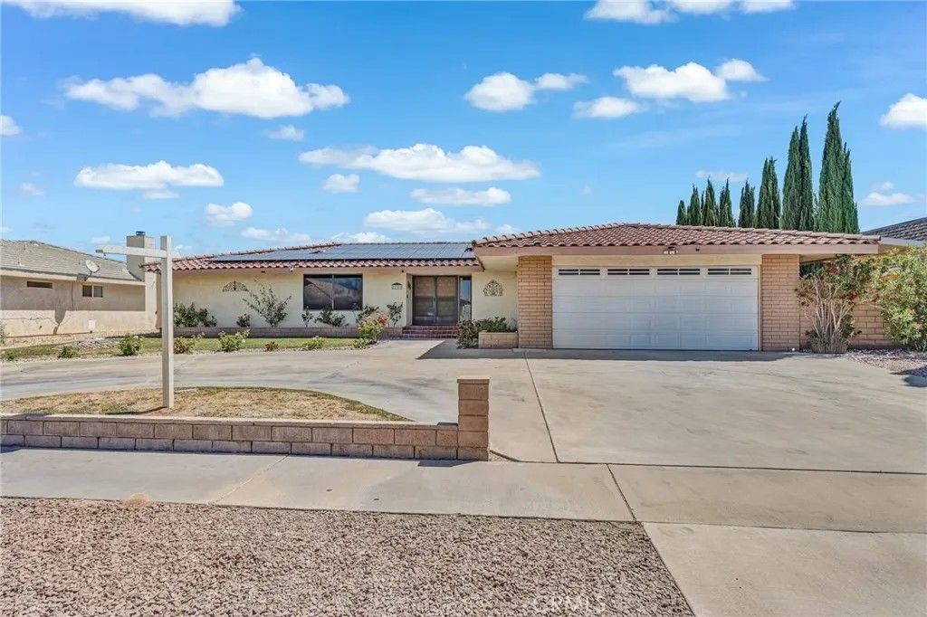 Photo of 27387 Lakeview Drive, Helendale, CA 92342 (MLS # CV26089443)