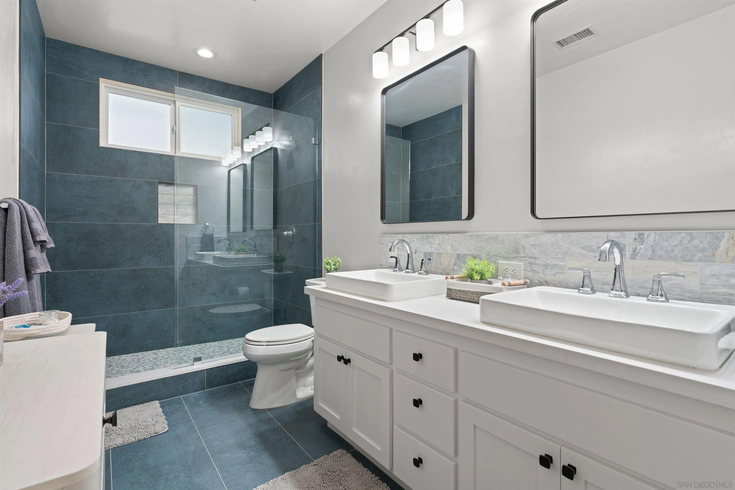 Coronado, California, 92118, United States, 2 Bedrooms Bedrooms, ,2 BathroomsBathrooms,Residential,Active,2013406