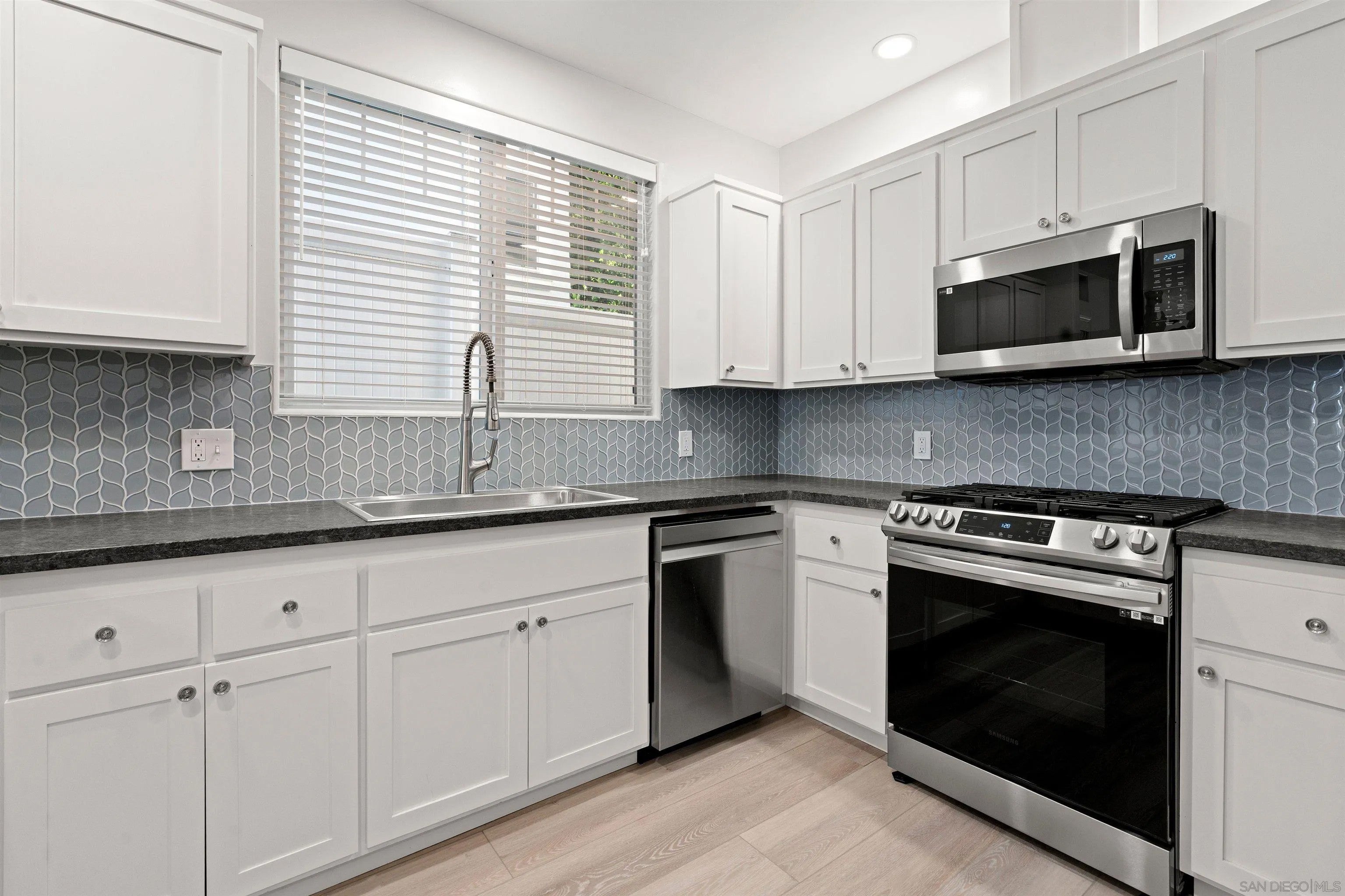 Coronado, California, 92118, United States, 2 Bedrooms Bedrooms, ,2 BathroomsBathrooms,Residential,Active,2013406