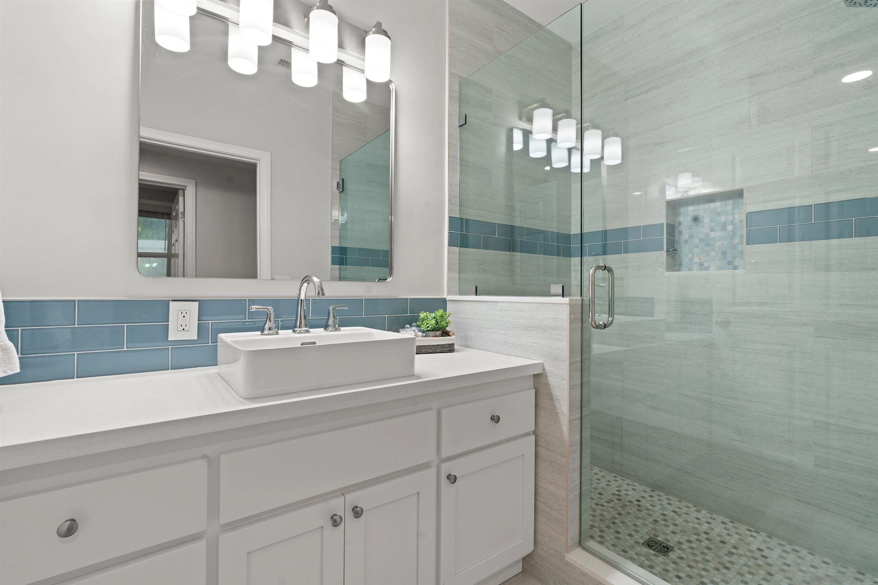 Coronado, California, 92118, United States, 2 Bedrooms Bedrooms, ,2 BathroomsBathrooms,Residential,Active,2013406