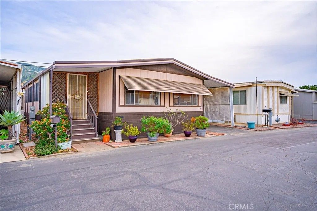 Photo of 720 W Santa Maria Space 14 St, Santa Paula, CA 93060 (MLS # SR26026227)