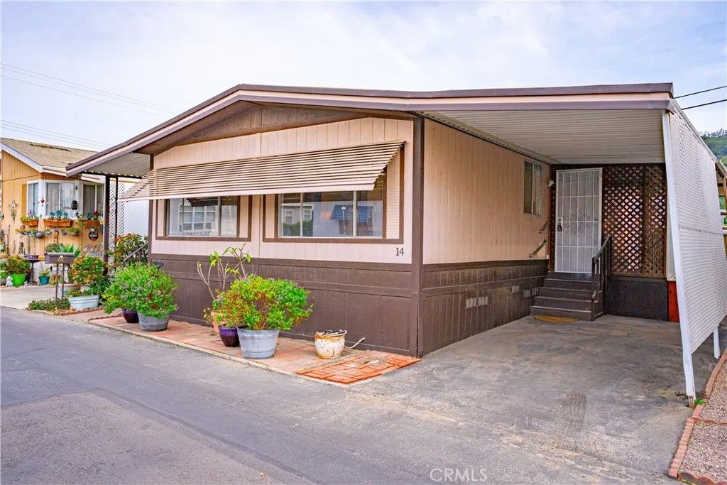 Photo of 720 W Santa Maria St, Santa Paula, CA 93060 (MLS # SR26026227)