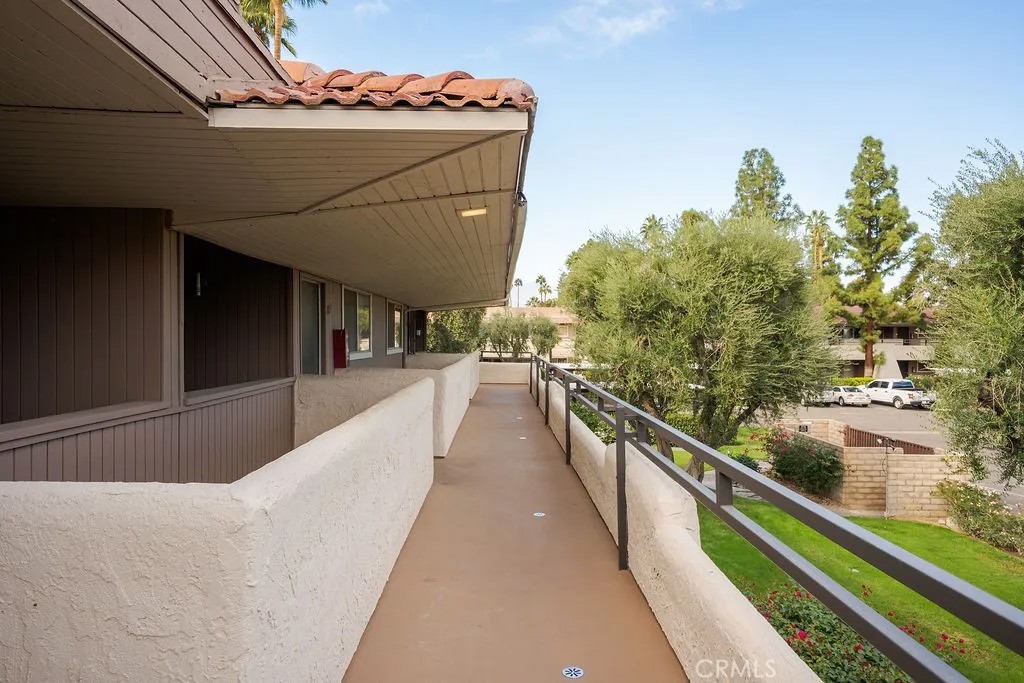 2825 N Los Felices #205 205