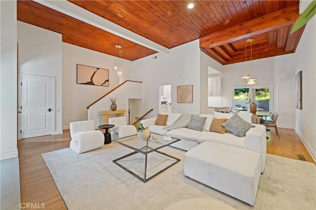 Photo of 16982 Escalon Drive, Encino, CA 91436 (MLS # SR25281979)