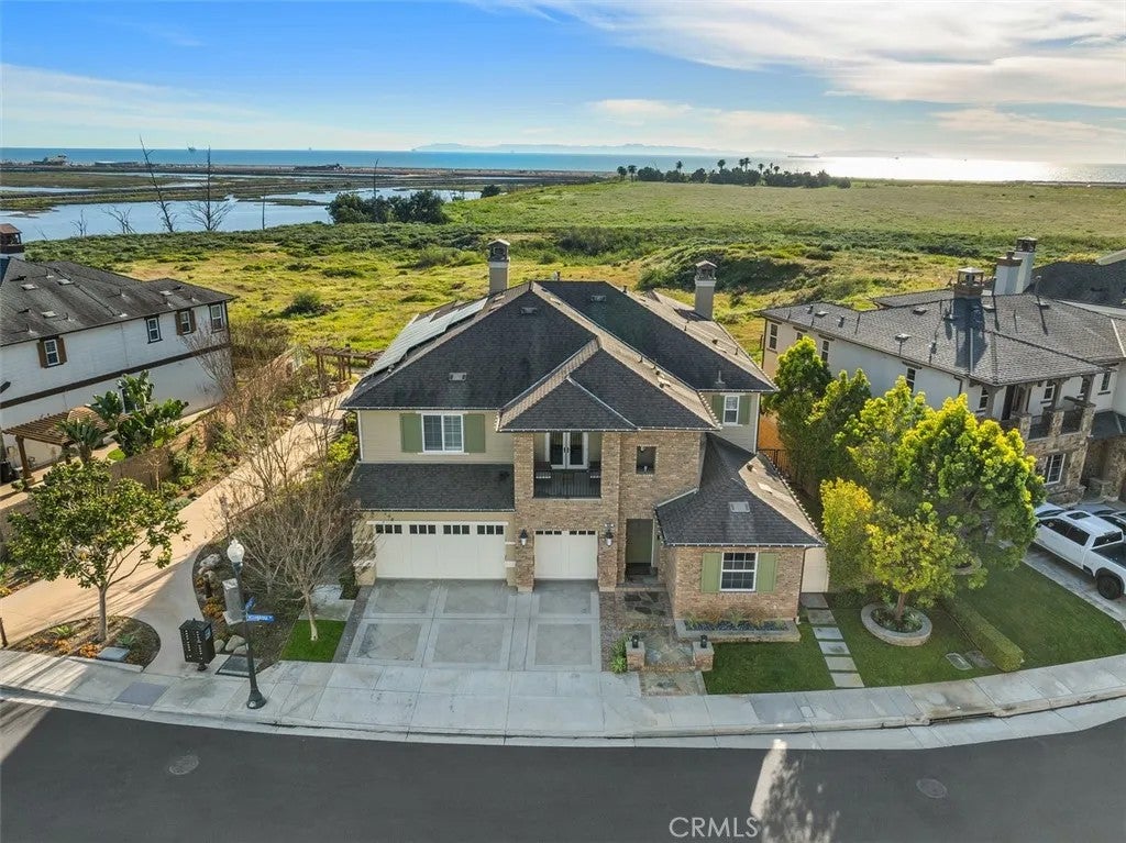 4692 Oceanridge Drive