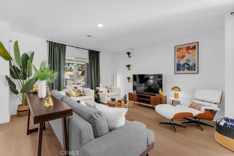 Photo of 481 W Sunview Ave, Palm Springs, CA 92262 (MLS # SB25275047)