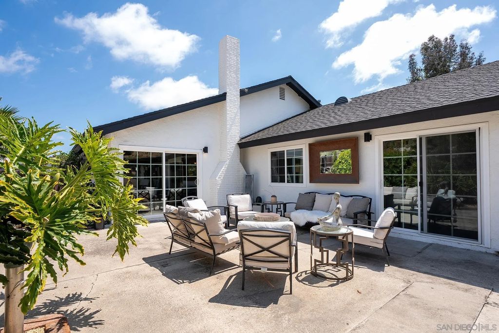 Photo of 902 Loma View, Chula Vista, CA 91910 (MLS # 260011953)