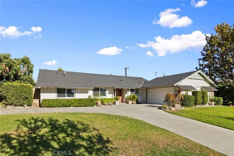 1338 N Albright