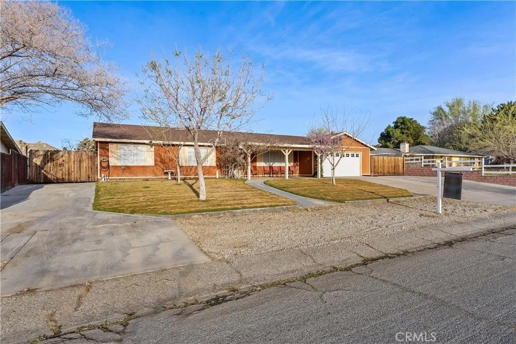 Photo of 39443 162nd St, Lake Los Angeles, CA 93591 (MLS # SR26057299)