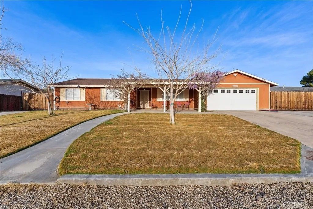 Photo of 39443 162nd St, Lake Los Angeles, CA 93591 (MLS # SR26057299)