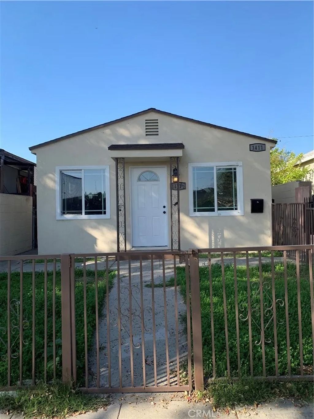 Photo of 1411 S Concourse Ave, Los Angeles, CA 90022 (MLS # MB25280704)