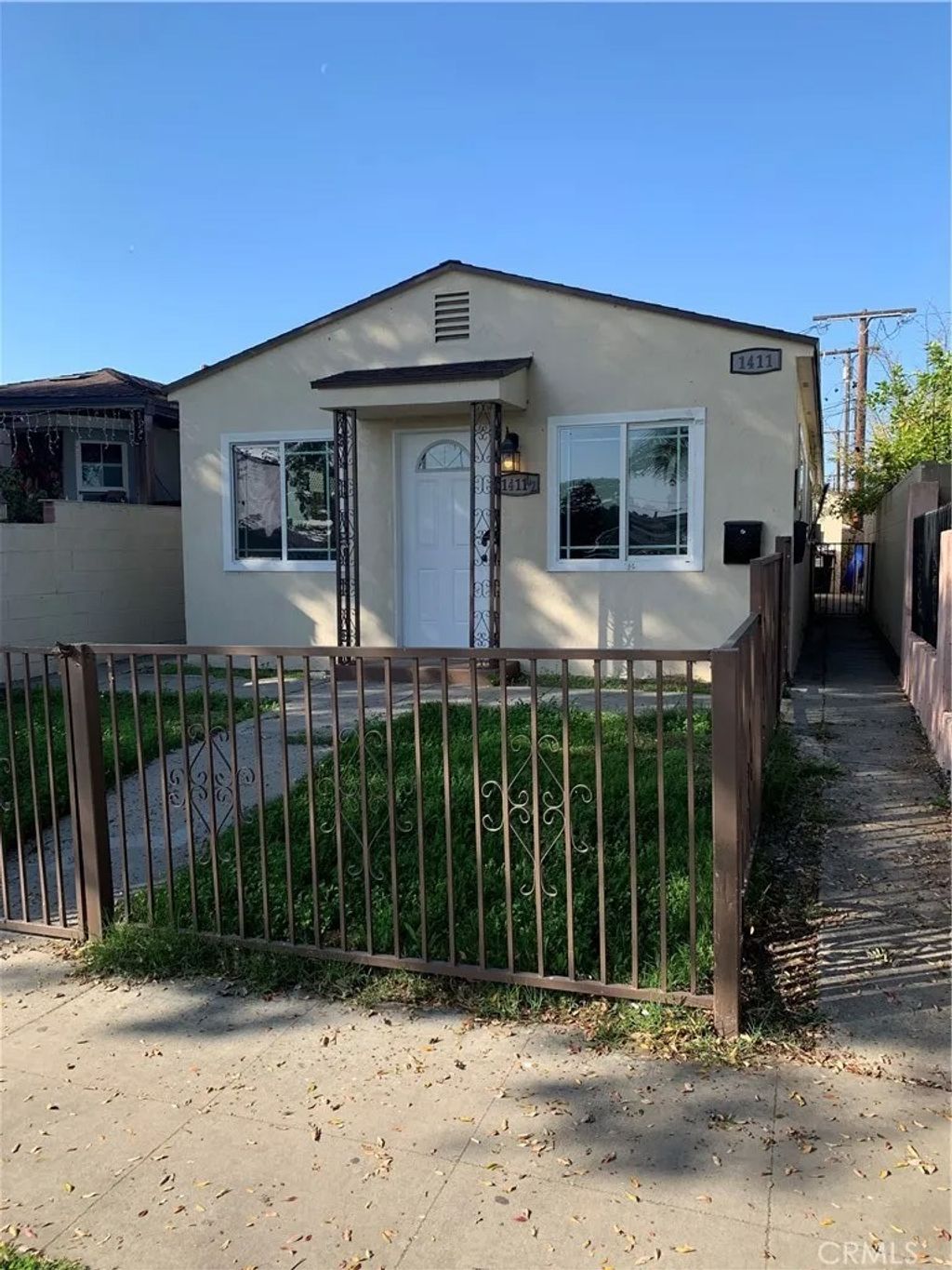 Photo of 1411 S Concourse Ave, Los Angeles, CA 90022 (MLS # MB25280704)