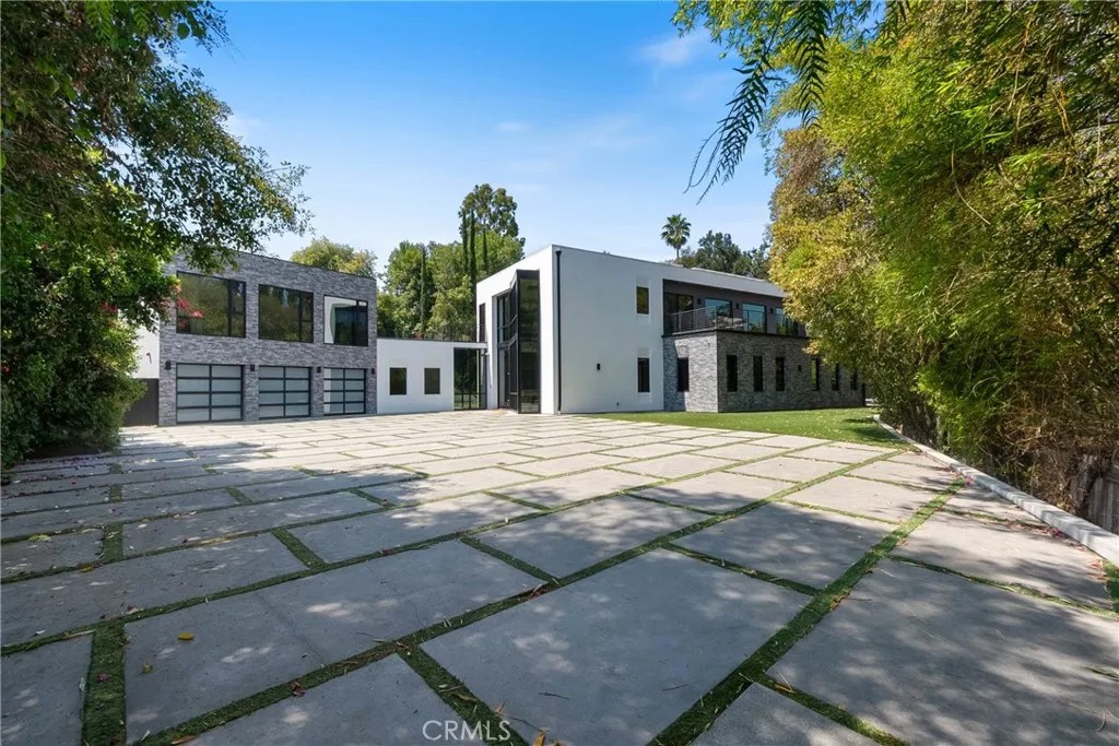 4653 Vanalden Avenue
