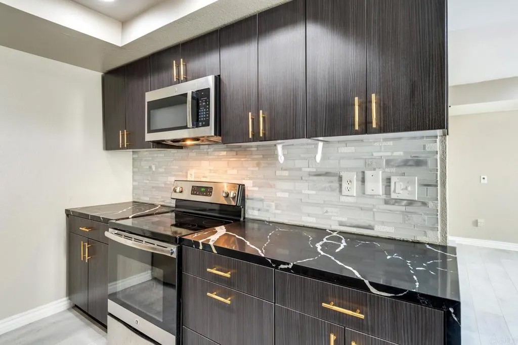 2828 Famosa Boulevard 104