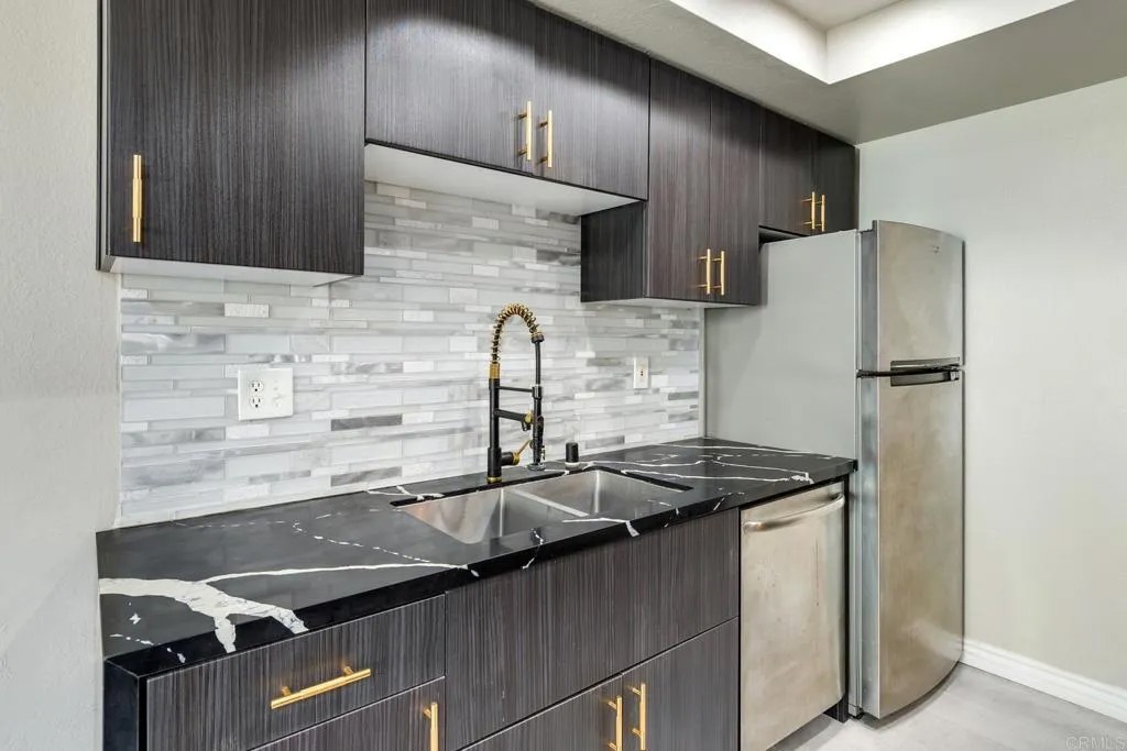 2828 Famosa Boulevard 104