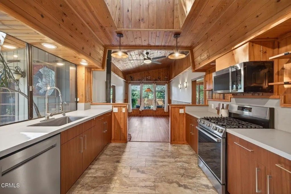 Photo of 12752 Sisar Road, Ojai, CA 93023 (MLS # V1-35419)