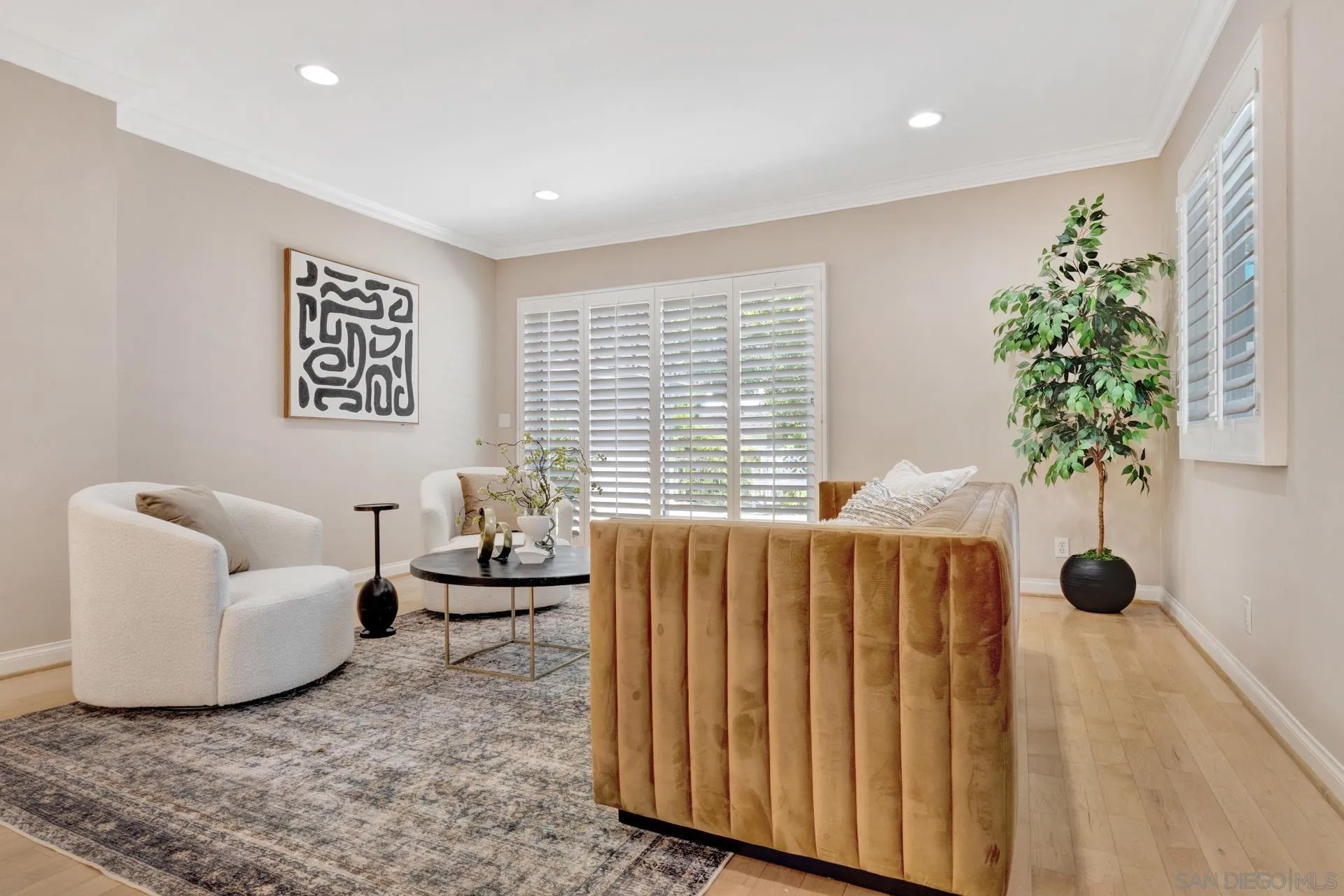 1045 S Orange Grove Blvd 7