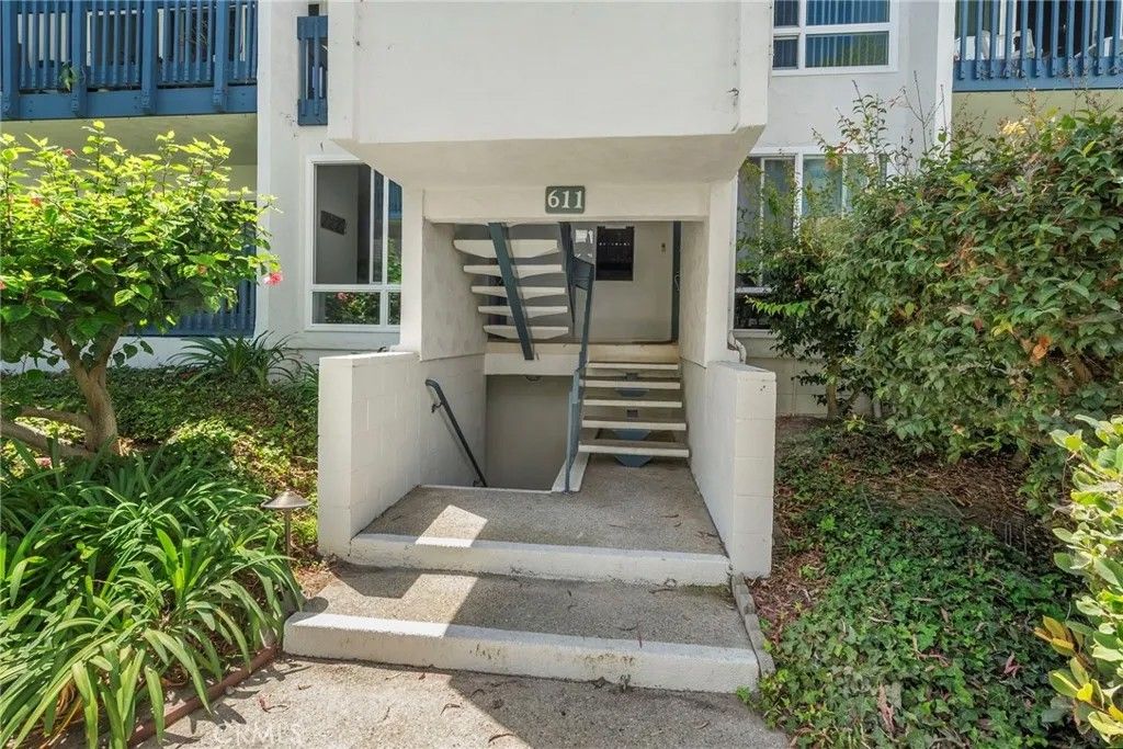 Photo of 611 S Prospect Avenue #103, Redondo Beach, CA 90277 (MLS # SW26162976)