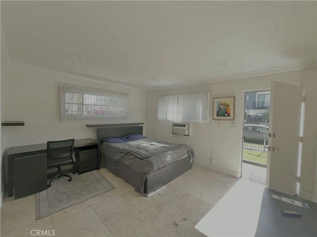 Photo of 5255 Denny Ave, North Hollywood, CA 91601 (MLS # SR25281616)