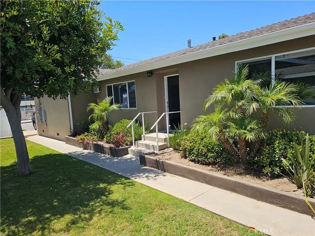 Photo of 1730 Flower Avenue, Torrance, CA 90503 (MLS # SB26005338)
