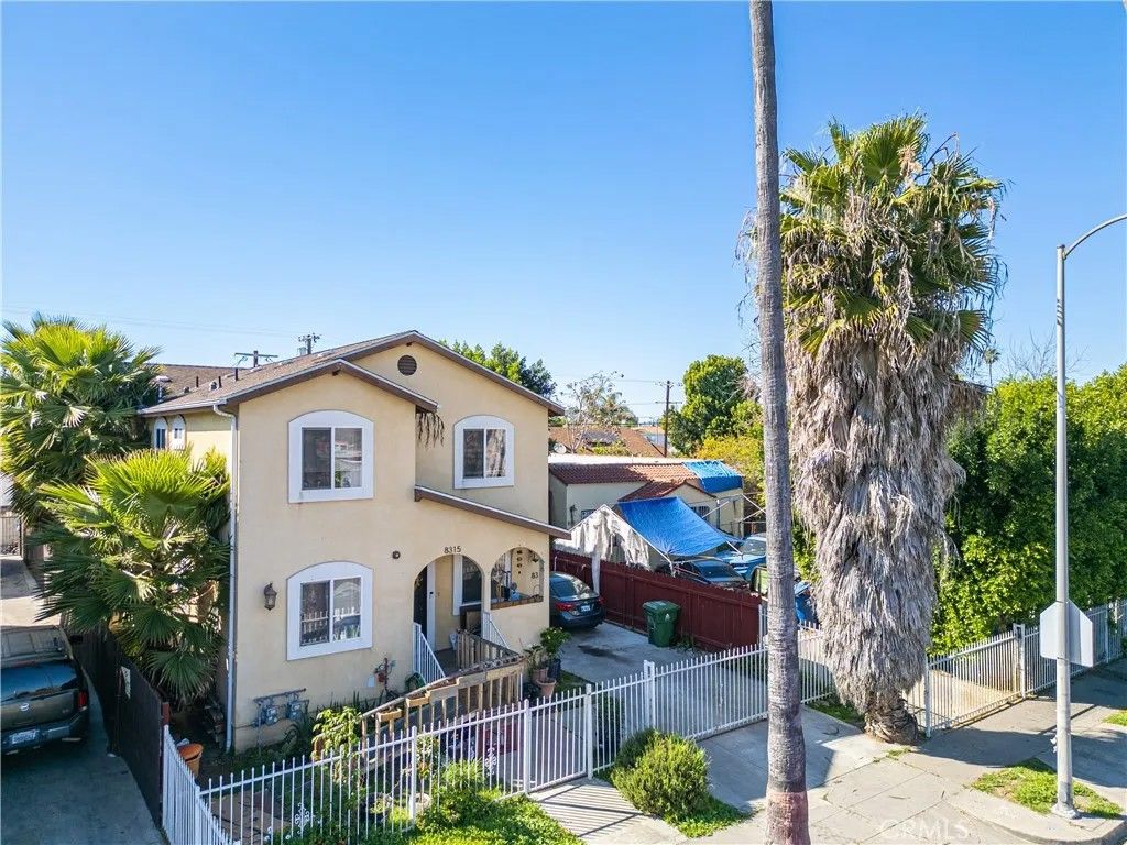 Photo of 8315 Avalon Blvd, Los Angeles, CA 90003 (MLS # SR26058193)