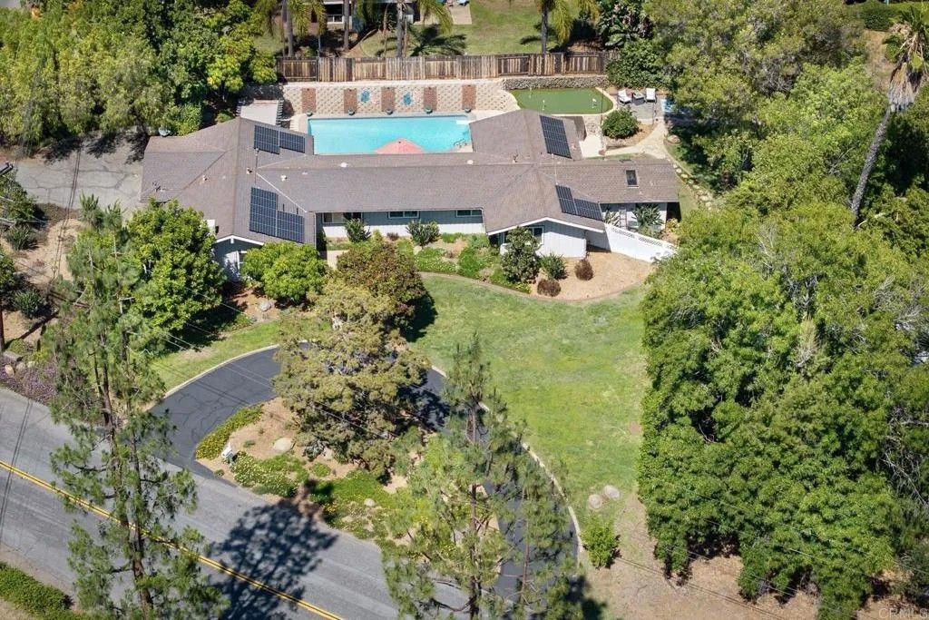Photo of 1508 Encino Drive, Escondido, CA 92025 (MLS # NDP2604902)