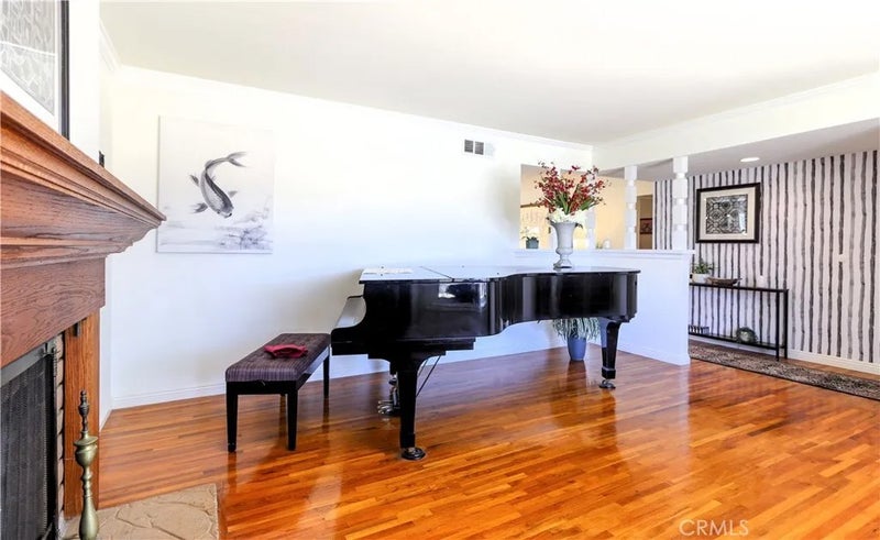 2516 E Quincy