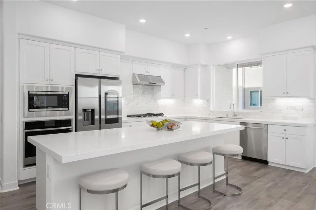 Photo of 27225 Cranmore Way #101, Valencia, CA 91381 (MLS # SR26096986)