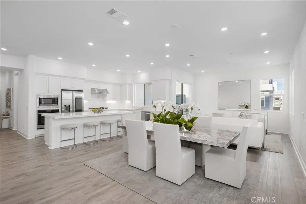 Photo of 27225 Cranmore Way #101, Valencia, CA 91381 (MLS # SR26096986)