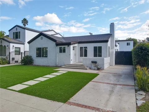 Photo of 422 S Sycamore Avenue, Los Angeles, CA 90036 (MLS # SR26060005)
