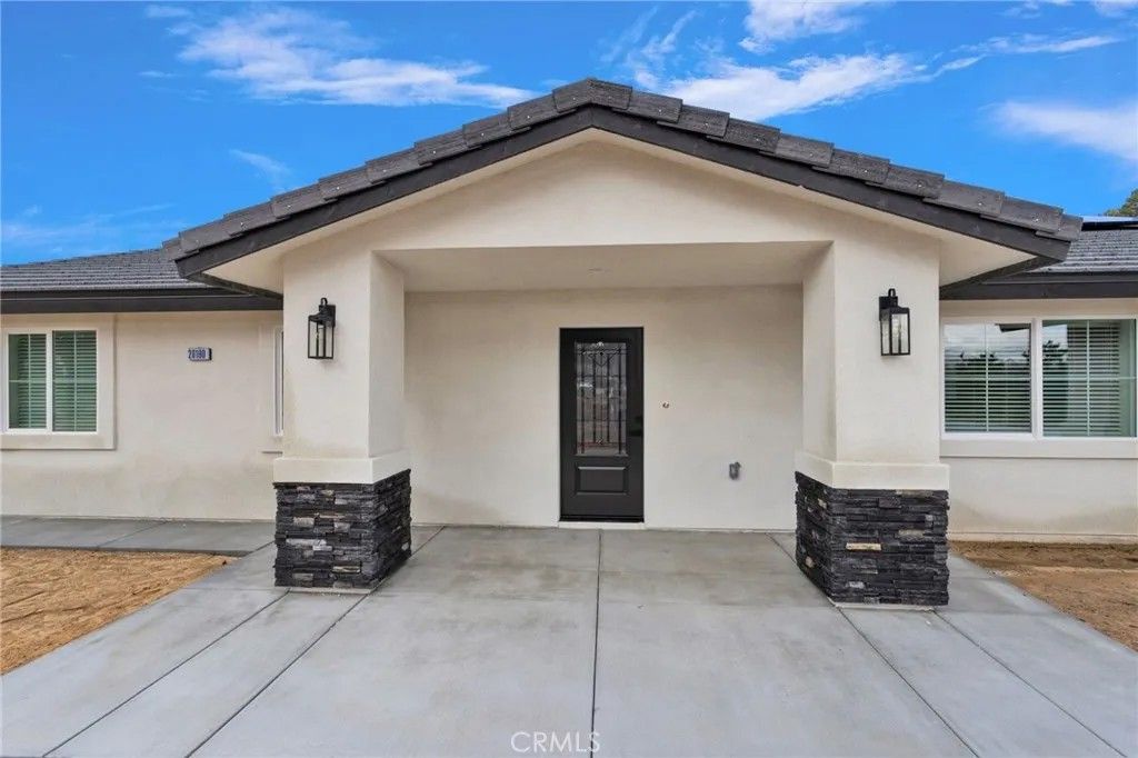 Photo of 20190 Osseo Road, Apple Valley, CA 92308 (MLS # TR26021993)