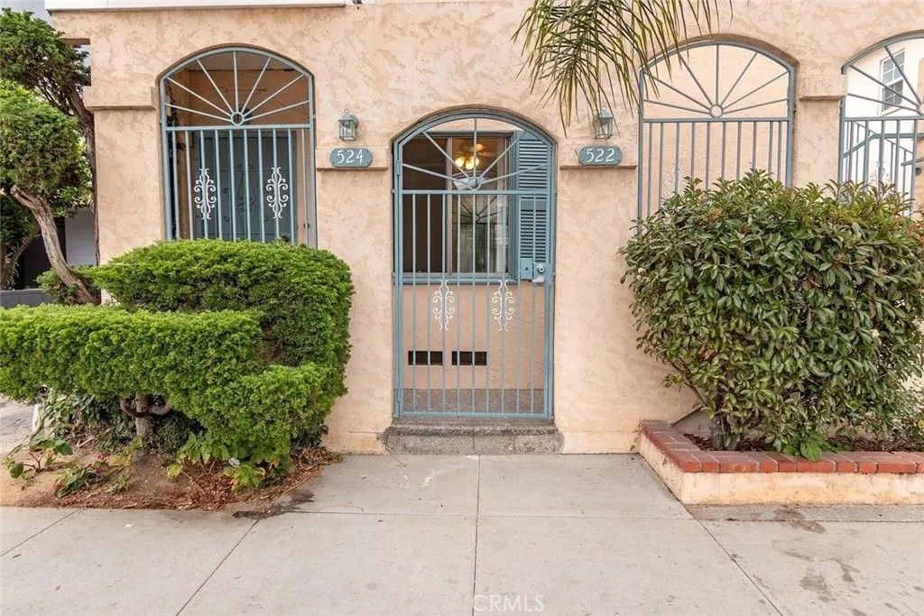 Photo of 522 Linden Ave, Long Beach, CA 90802 (MLS # CV26017997)