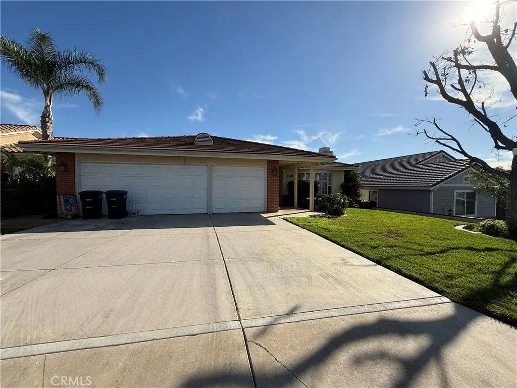 Photo of 22811 Cove View, Canyon Lake, CA 92587 (MLS # SW26043030)