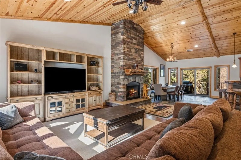 1520 Fallbrook Court