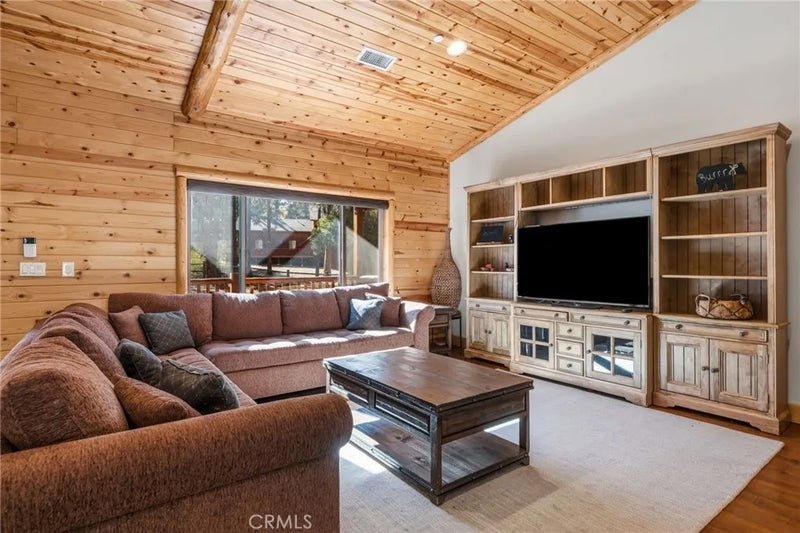 1520 Fallbrook Court