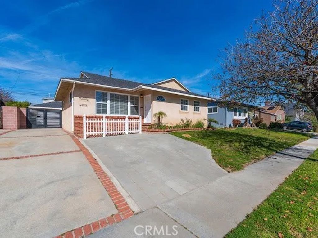 Photo of 4739 W 191st, Torrance, CA 90503 (MLS # SB26040881)