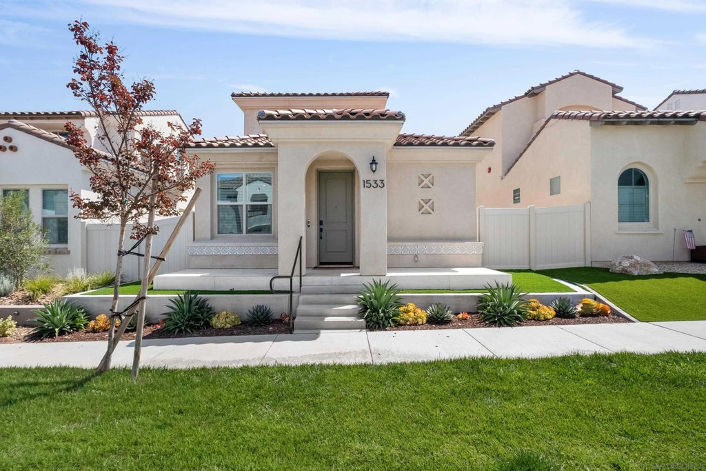 Photo of 1533 Painted Cave AVE, Chula Vista, CA 91913 (MLS # 260019065)