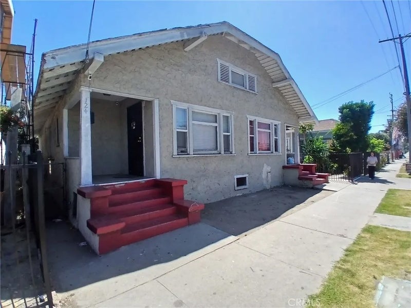 122 E Gage