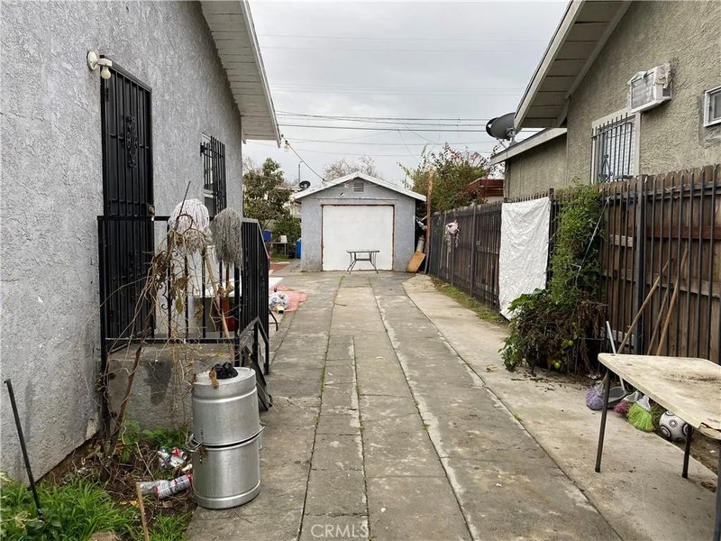 528 W 107th