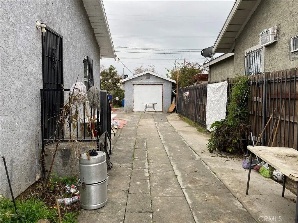 Photo of 528 W 107th St, Los Angeles, CA 90044 (MLS # IV26006097)