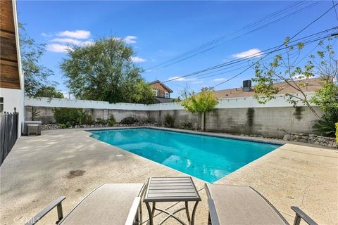 Tiny photo for 6229 Klump Avenue, North Hollywood, CA 91606 (MLS # SR25264435)