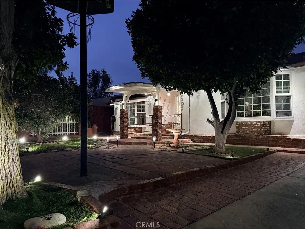 Photo of 22111 Covello St, Canoga Park, CA 91303 (MLS # GD26069000)