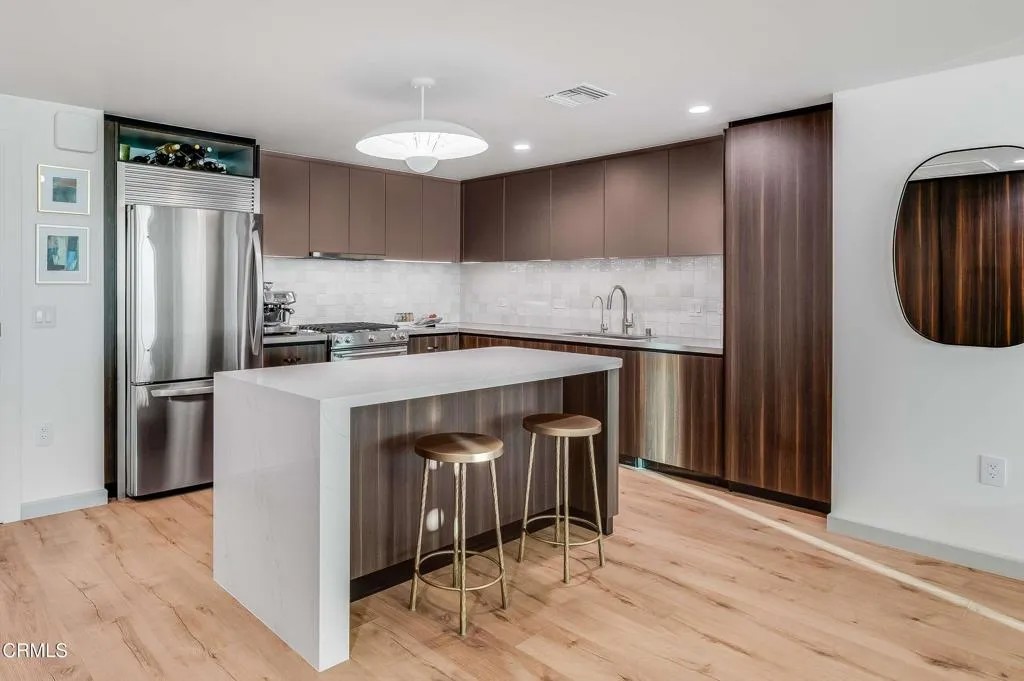 39 S Los Robles Avenue 5016