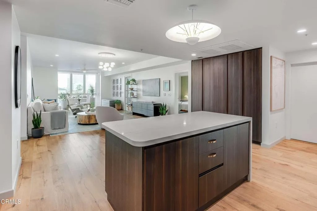 39 S Los Robles Avenue 5016