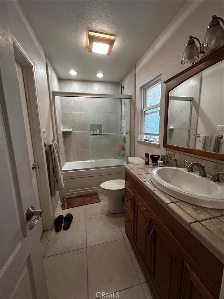 1737 W Beacon