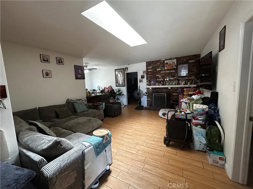 1737 W Beacon