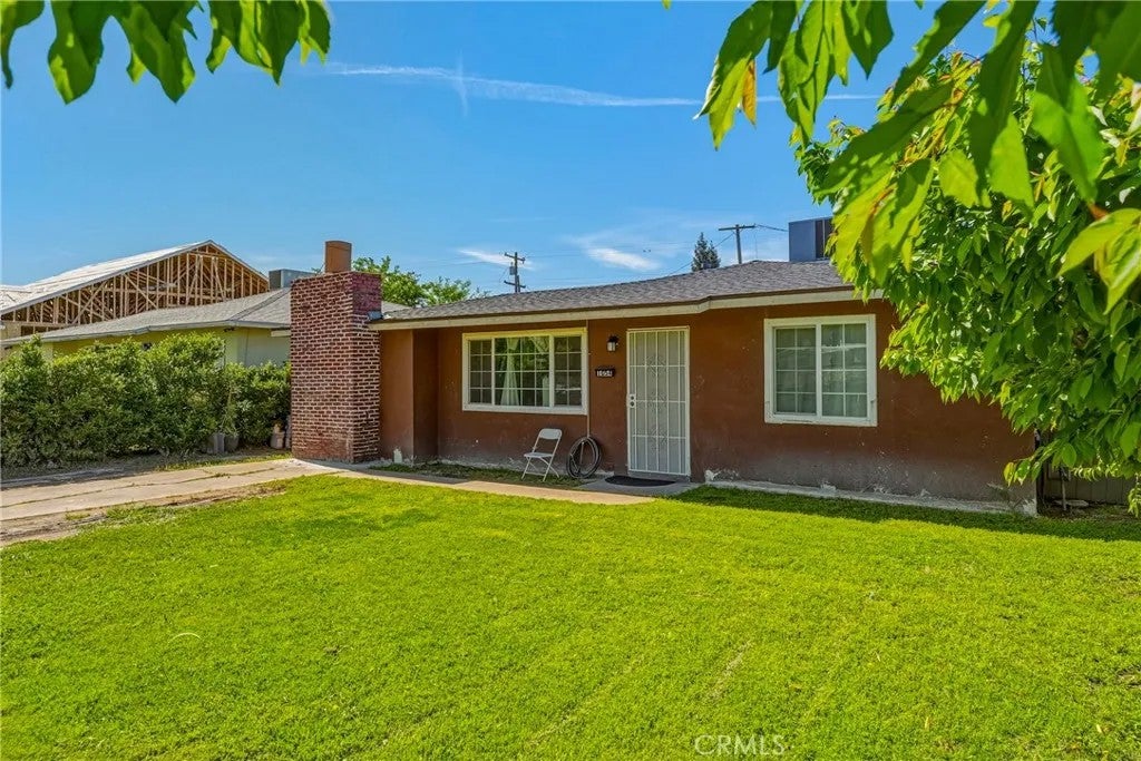 1054 W 24th